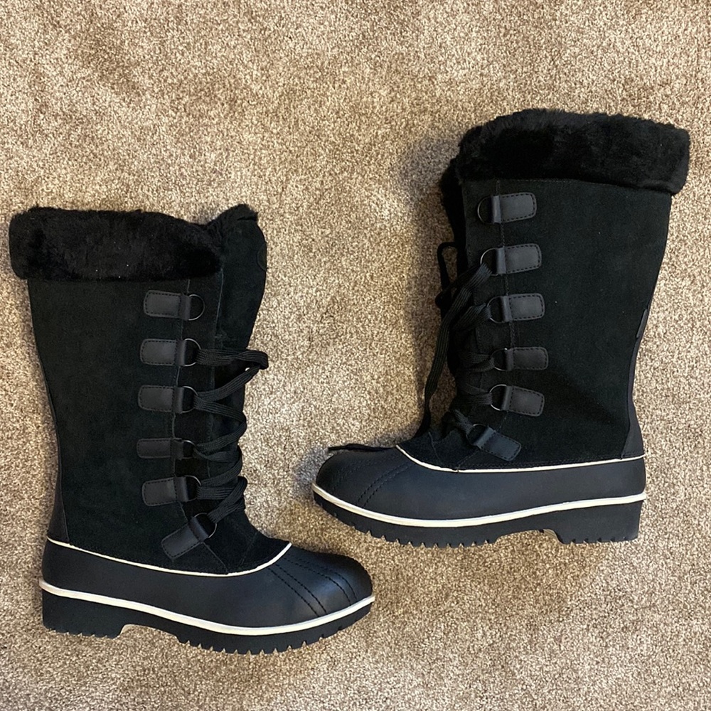 Black fur tall snow boots